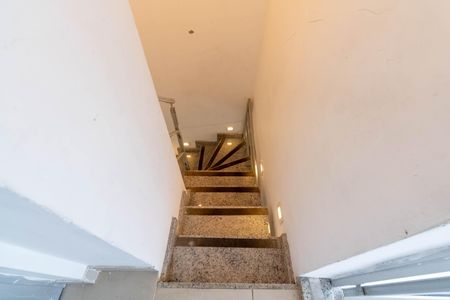 Apartamento à venda com 150m², 3 quartos e 2 vagas Apartamento à venda com 150m², 3 quartos e 2 vagasEscada