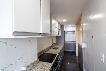 Apartamento à venda com 150m², 3 quartos e 2 vagas Apartamento à venda com 150m², 3 quartos e 2 vagasCozinha e Área de Serviço