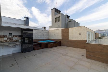 Apartamento à venda com 150m², 3 quartos e 2 vagas Apartamento à venda com 150m², 3 quartos e 2 vagasTerraço