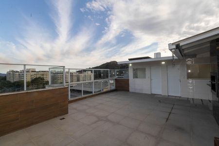 Apartamento à venda com 150m², 3 quartos e 2 vagas Apartamento à venda com 150m², 3 quartos e 2 vagasTerraço