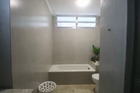 Apartamento para alugar com 161m², 4 quartos e 1 vaga Apartamento para alugar com 161m², 4 quartos e 1 vagaBanheiro Social 2