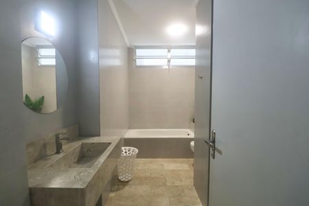 Apartamento para alugar com 161m², 4 quartos e 1 vaga Apartamento para alugar com 161m², 4 quartos e 1 vagaBanheiro Social 2