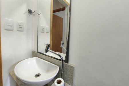 Banheiro de casa para alugar com 1 quarto, 60m² em Jardim Santa Lúcia, Campinas