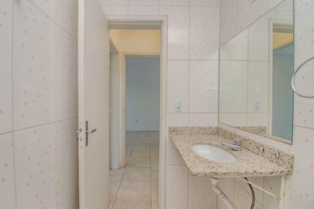 Banheiro de apartamento para alugar com 1 quarto, 42m² em Passo D’areia, Porto Alegre