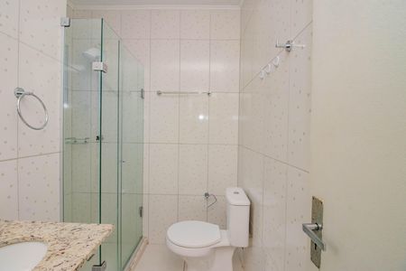 Banheiro de apartamento para alugar com 1 quarto, 42m² em Passo D’areia, Porto Alegre