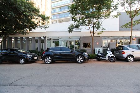Apartamento para alugar com 81m², 2 quartos e 2 vagasFachada