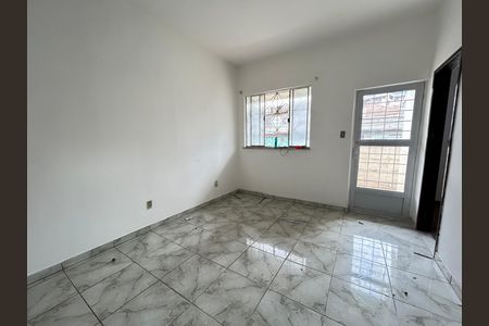 Sala de casa à venda com 4 quartos, 200m² em Inhaúma, Rio de Janeiro