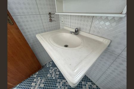 Casa à venda com 200m², 4 quartos e sem vagaBanheiro da Suíte