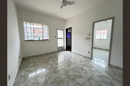 Sala de casa à venda com 4 quartos, 200m² em Inhaúma, Rio de Janeiro