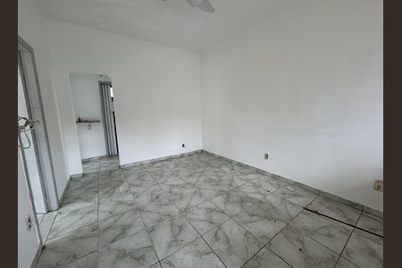 Sala de casa à venda com 4 quartos, 200m² em Inhaúma, Rio de Janeiro