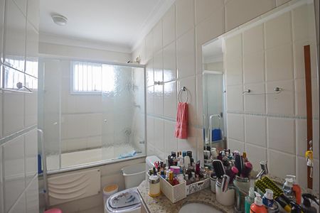 Casa à venda com 173m², 3 quartos e 4 vagasBanheiro da Suíte