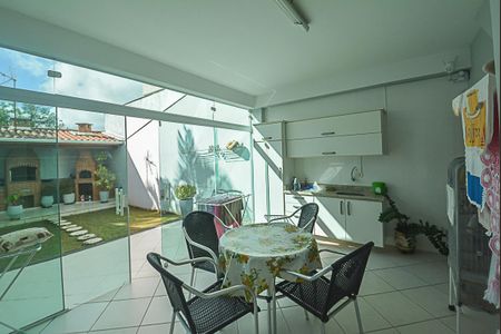 Casa à venda com 173m², 3 quartos e 4 vagasChurrasqueira