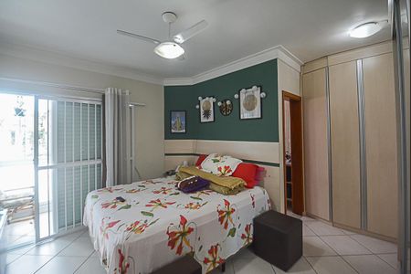Casa à venda com 173m², 3 quartos e 4 vagasQuarto Suíte
