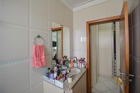 Casa à venda com 173m², 3 quartos e 4 vagasBanheiro da Suíte