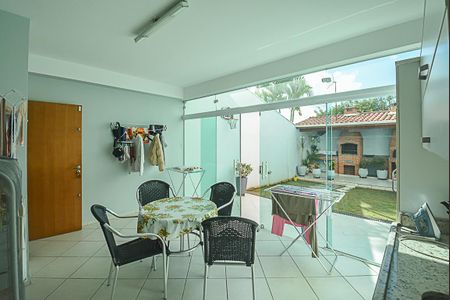 Casa à venda com 173m², 3 quartos e 4 vagasChurrasqueira