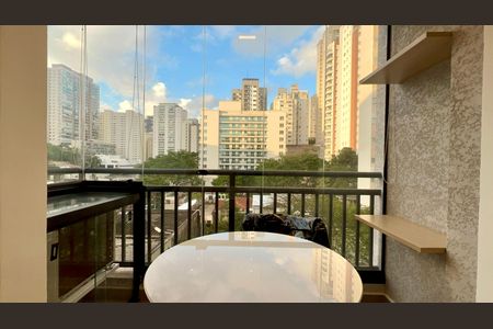 Varanda de kitnet/studio para alugar com 1 quarto, 27m² em Pinheiros, São Paulo