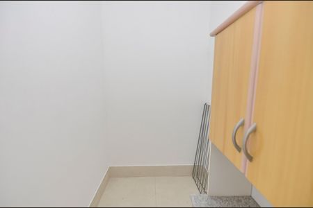 Apartamento para alugar com 80m², 2 quartos e sem vagaQuarto de Serviço