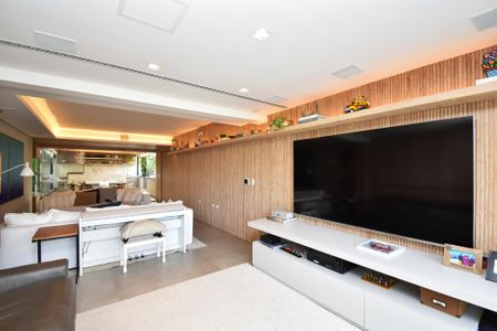 Apartamento à venda com 217m², 2 quartos e 3 vagas Apartamento à venda com 217m², 2 quartos e 3 vagasSala de estar 2