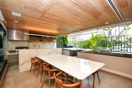 Apartamento à venda com 217m², 2 quartos e 3 vagas Apartamento à venda com 217m², 2 quartos e 3 vagasSala de jantar
