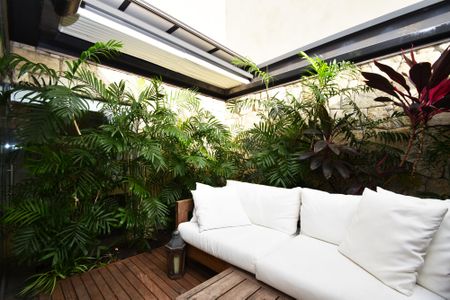 Apartamento à venda com 217m², 2 quartos e 3 vagas Apartamento à venda com 217m², 2 quartos e 3 vagassala jardim de inverno