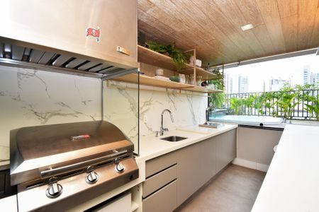 Apartamento à venda com 217m², 2 quartos e 3 vagas Apartamento à venda com 217m², 2 quartos e 3 vagasSala de jantar com cozinha e churrasqueira