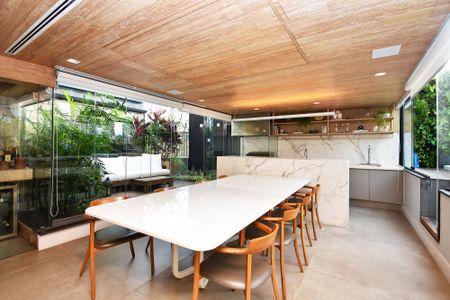 Apartamento à venda com 217m², 2 quartos e 3 vagas Apartamento à venda com 217m², 2 quartos e 3 vagasSala de jantar