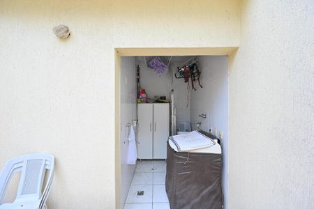 Casa à venda com 180m², 3 quartos e 2 vagas Casa à venda com 180m², 3 quartos e 2 vagasLavanderia