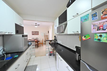 Casa à venda com 180m², 3 quartos e 2 vagas Casa à venda com 180m², 3 quartos e 2 vagasCozinha