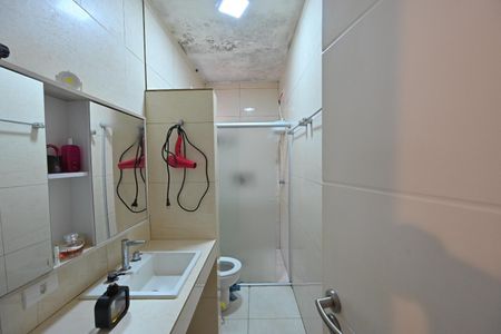 Casa à venda com 180m², 3 quartos e 2 vagas Casa à venda com 180m², 3 quartos e 2 vagasBanheiro da Suíte