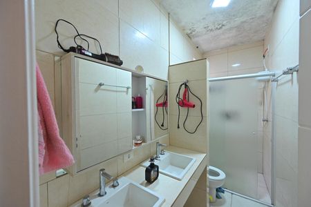 Casa à venda com 180m², 3 quartos e 2 vagas Casa à venda com 180m², 3 quartos e 2 vagasBanheiro da Suíte