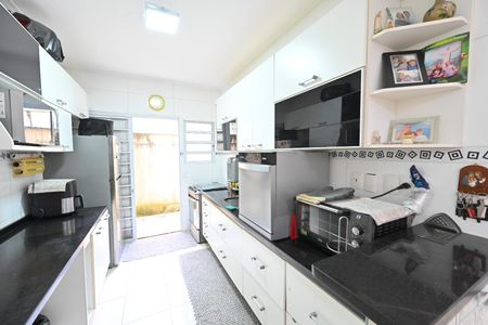 Casa à venda com 180m², 3 quartos e 2 vagas Casa à venda com 180m², 3 quartos e 2 vagasCozinha