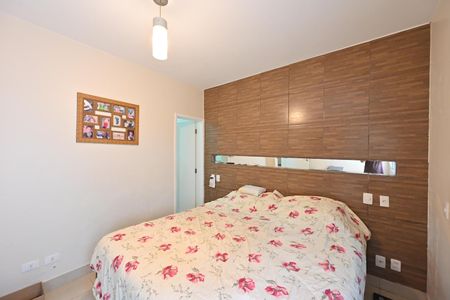 Casa à venda com 180m², 3 quartos e 2 vagas Casa à venda com 180m², 3 quartos e 2 vagasSuíte