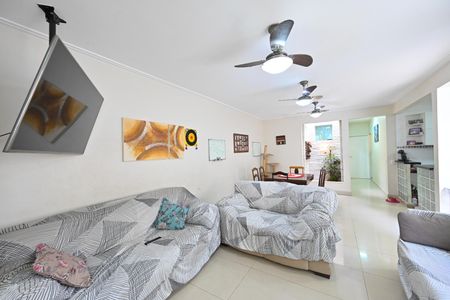 Casa à venda com 180m², 3 quartos e 2 vagas Casa à venda com 180m², 3 quartos e 2 vagasSala