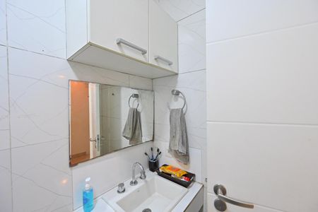 Casa à venda com 180m², 3 quartos e 2 vagas Casa à venda com 180m², 3 quartos e 2 vagasBanheiro Social