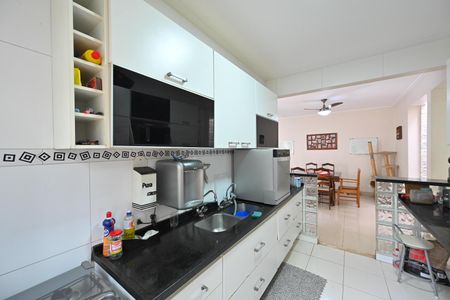Casa à venda com 180m², 3 quartos e 2 vagas Casa à venda com 180m², 3 quartos e 2 vagasCozinha