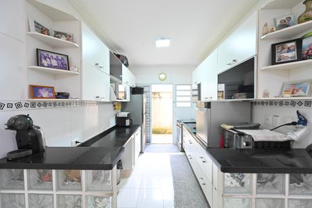 Casa à venda com 180m², 3 quartos e 2 vagas Casa à venda com 180m², 3 quartos e 2 vagasCozinha