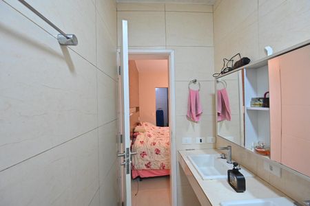 Casa à venda com 180m², 3 quartos e 2 vagas Casa à venda com 180m², 3 quartos e 2 vagasBanheiro da Suíte