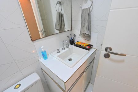 Casa à venda com 180m², 3 quartos e 2 vagas Casa à venda com 180m², 3 quartos e 2 vagasBanheiro Social