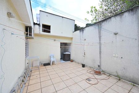 Casa à venda com 180m², 3 quartos e 2 vagas Casa à venda com 180m², 3 quartos e 2 vagasLavanderia