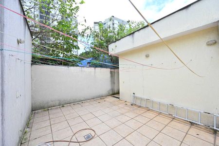 Casa à venda com 180m², 3 quartos e 2 vagas Casa à venda com 180m², 3 quartos e 2 vagasLavanderia