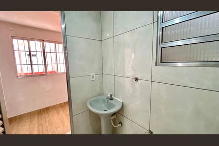 Casa para alugar com 80m², 2 quartos e 1 vaga Casa para alugar com 80m², 2 quartos e 1 vagaBanheiro