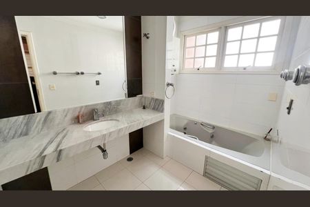 Banheiro de casa à venda com 3 quartos, 298m² em Vila Guarani (Zona Sul), São Paulo