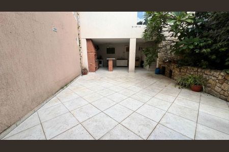 Área Externa de casa à venda com 3 quartos, 298m² em Vila Guarani (Zona Sul), São Paulo
