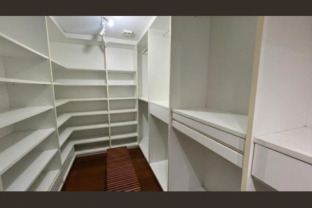 Closet de casa à venda com 3 quartos, 298m² em Vila Guarani (Zona Sul), São Paulo