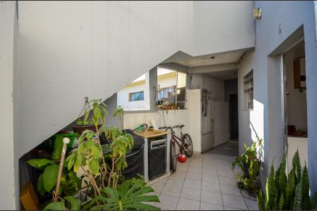 Casa à venda com 168m², 4 quartos e sem vaga Casa à venda com 168m², 4 quartos e sem vagaEntrada - Casa 1