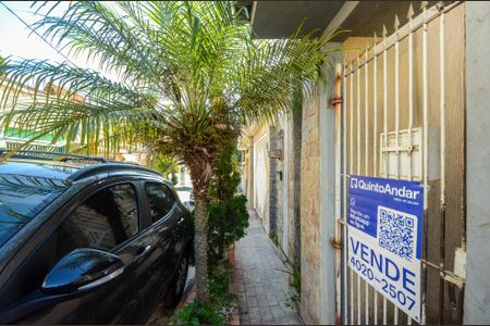 Casa à venda com 168m², 4 quartos e sem vaga Casa à venda com 168m², 4 quartos e sem vagaFachada