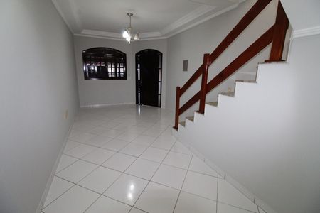 Casa para alugar com 159m², 3 quartos e 2 vagasSala