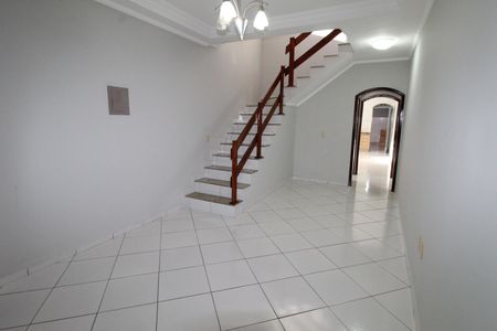 Casa para alugar com 159m², 3 quartos e 2 vagasSala