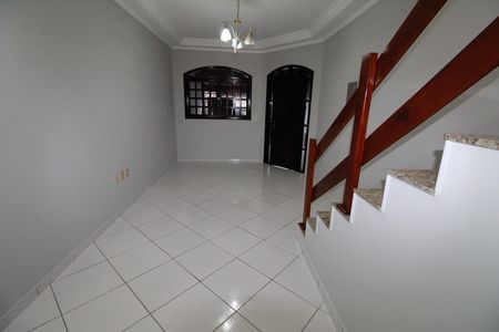 Casa para alugar com 159m², 3 quartos e 2 vagasSala