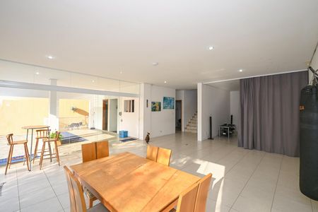 Casa à venda com 480m², 5 quartos e 5 vagasSalão 
